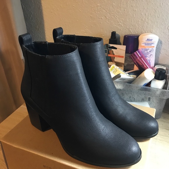 Size 6 black booties - Picture 1 of 3